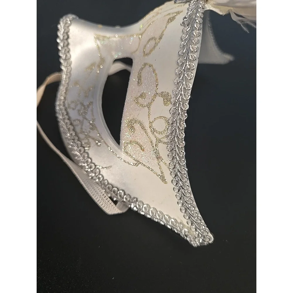Mardi Gras Carnival Masquerade Party Eye Mask Silver Glitter‎ Sparkles Feathers